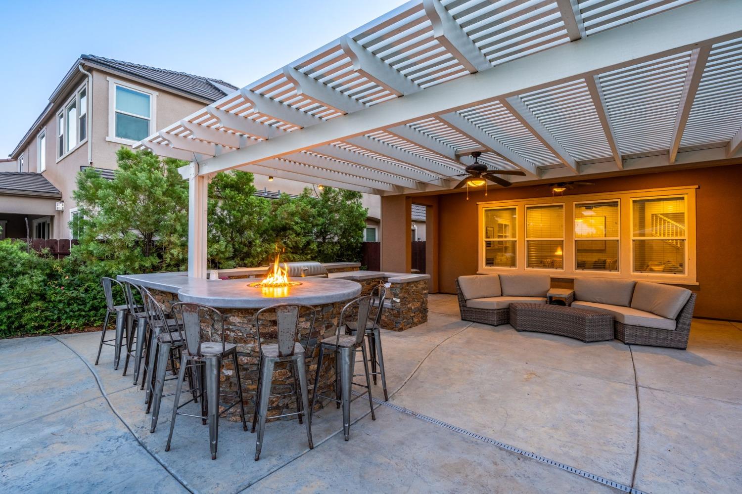 1412 North Traverse Avenue Clovis, CA 93619 - Photo 3 of 41