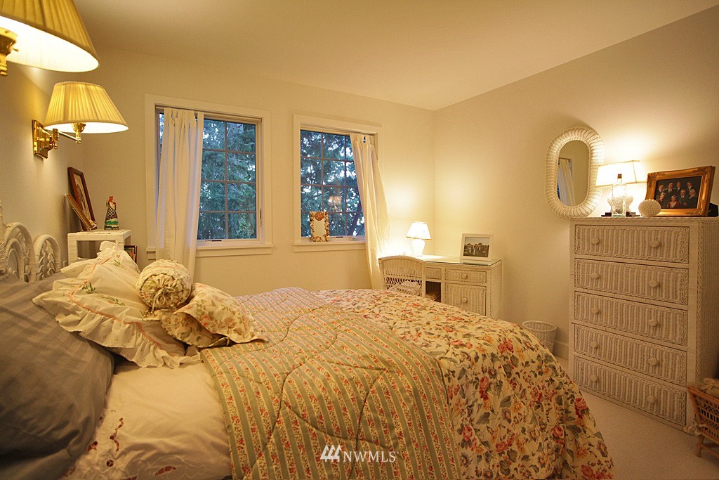 3979 Saratoga Road Langley, WA 98260 - Photo 13 of 25 Gallery Image 13
