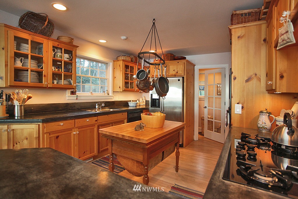 3979 Saratoga Road Langley, WA 98260 - Photo 6 of 25 Gallery Image 6