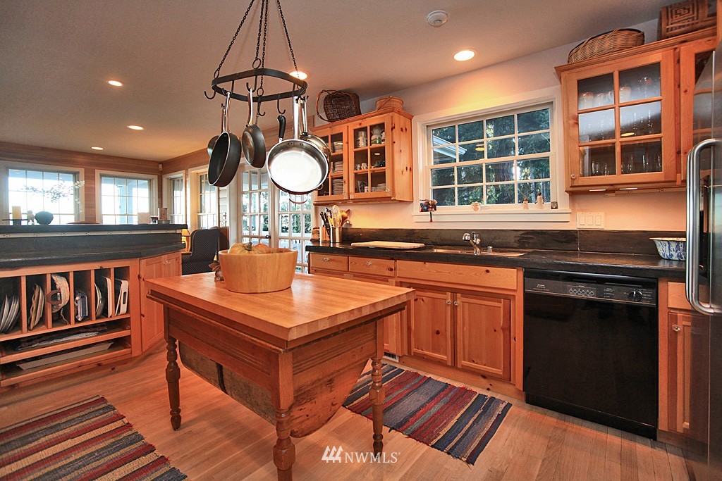 3979 Saratoga Road Langley, WA 98260 - Photo 7 of 25 Gallery Image 7