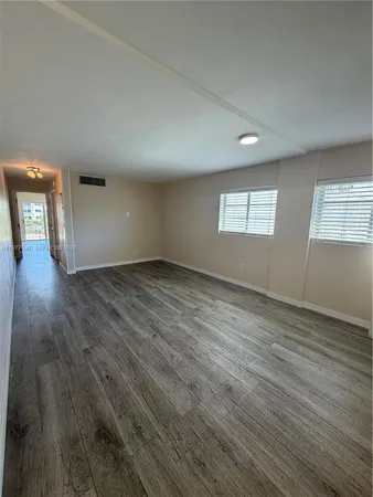 $2,300 | 1340 Lincoln Road, Unit 408, Miami Beach, FL 33139