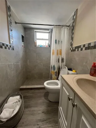 $2,300 | 1340 Lincoln Road, Unit 408, Miami Beach, FL 33139