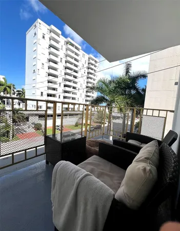 $2,300 | 1340 Lincoln Road, Unit 408, Miami Beach, FL 33139