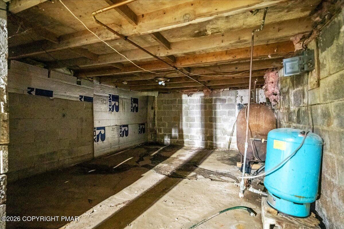 1191 Aberdeen Road Moscow, PA 18444 - Photo 15 of 19 a room with gym equipment