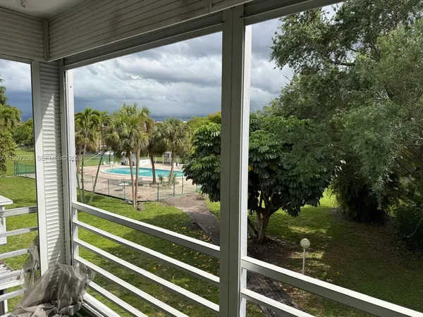 $2,100 | 447 Northeast 195th Street, Unit 309, Miami, FL 33179