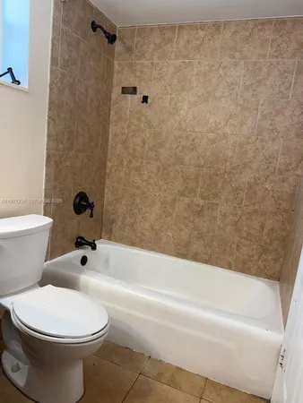 $2,100 | 447 Northeast 195th Street, Unit 309, Miami, FL 33179