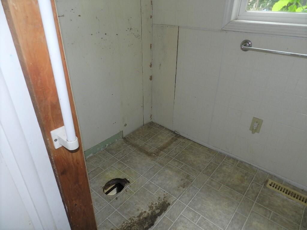 3984 Riverside Road Benton Harbor, MI 49022 - Photo 11 of 21 DSCN0165