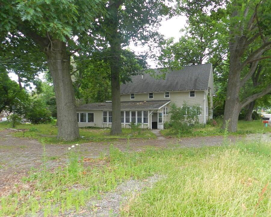 3984 Riverside Road Benton Harbor, MI 49022 - Photo 2 of 21 DSCN0154