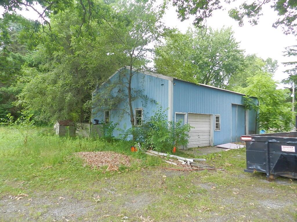 3984 Riverside Road Benton Harbor, MI 49022 - Photo 4 of 21 DSCN0156