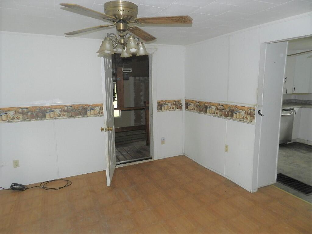 3984 Riverside Road Benton Harbor, MI 49022 - Photo 6 of 21 DSCN0159