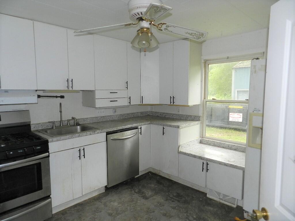 3984 Riverside Road Benton Harbor, MI 49022 - Photo 7 of 21 DSCN0160