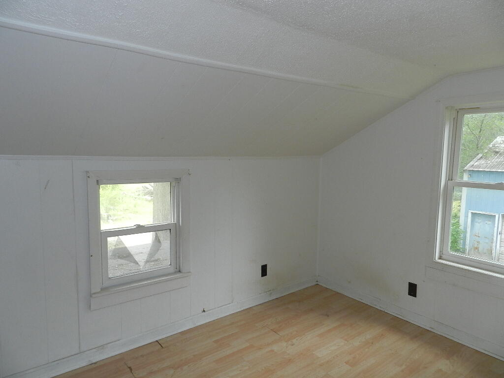 3984 Riverside Road Benton Harbor, MI 49022 - Photo 10 of 21 DSCN0164