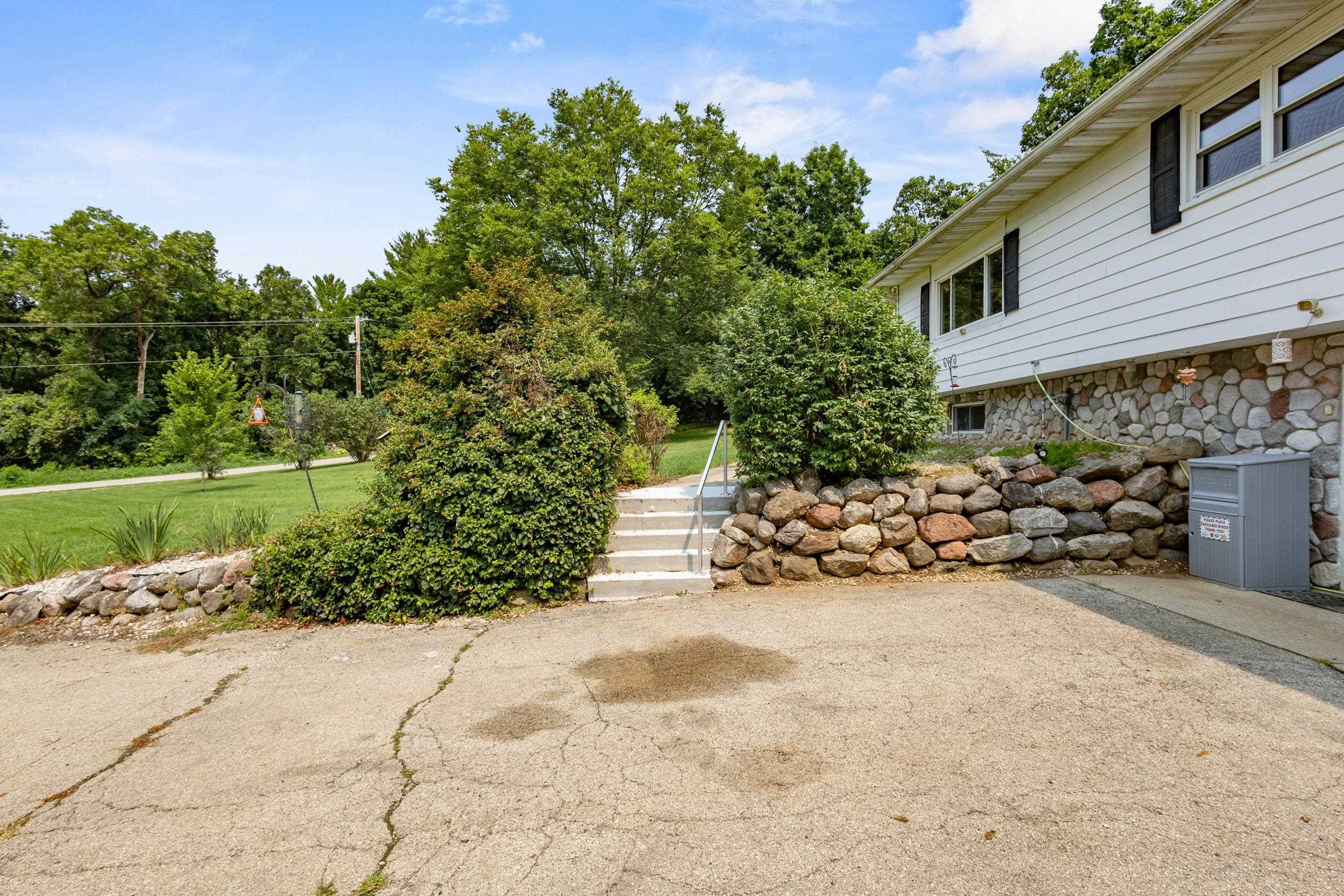 7419 Riles Road Middleton, WI 53562 - Photo 3 of 65 Gallery Image 3