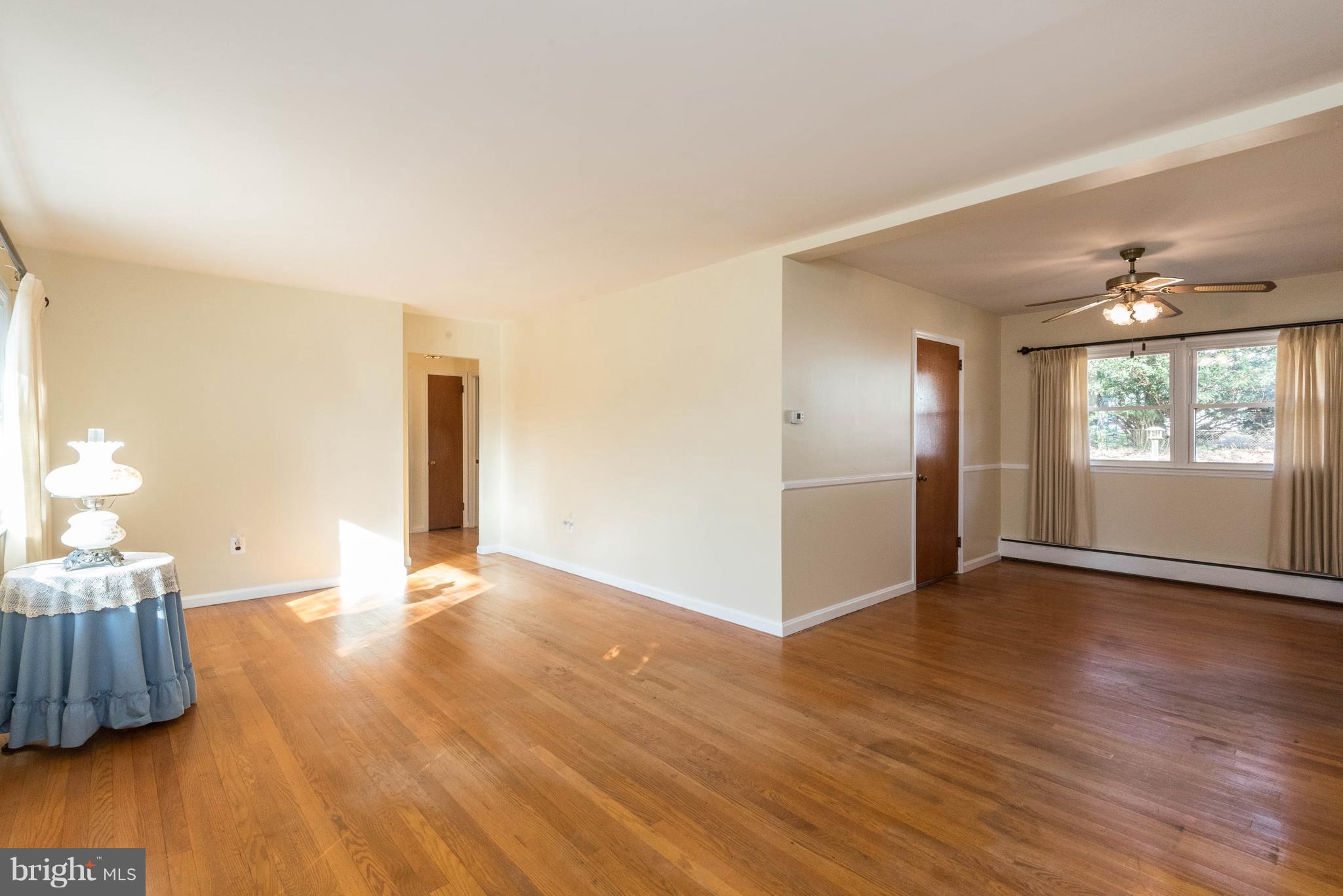 213 Sun Glo Road Pasadena, MD 21122 - Photo 3 of 30 Good flow for entertaining