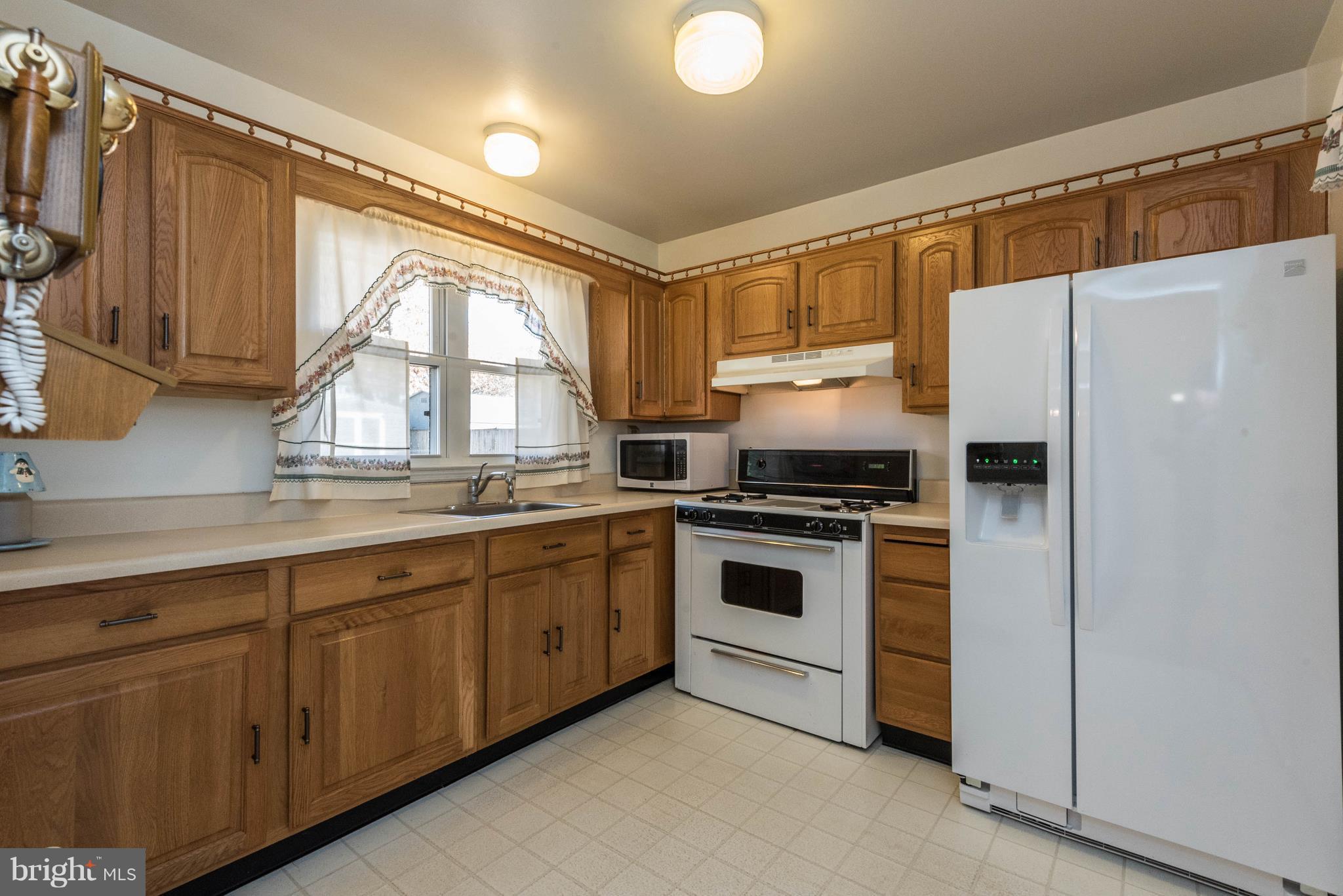 213 Sun Glo Road Pasadena, MD 21122 - Photo 5 of 30 Kitchen