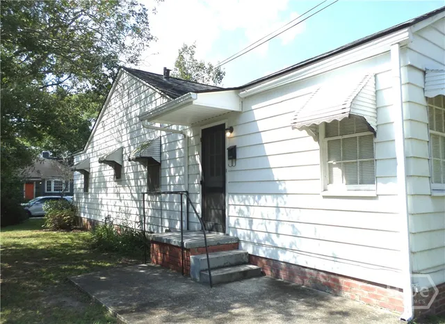 $1,000 | 2302 East 40th Street, Unit B, Savannah, GA 31404