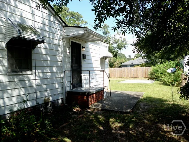 $1,000 | 2302 East 40th Street, Unit B, Savannah, GA 31404