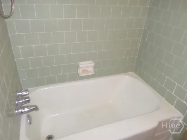 $1,000 | 2302 East 40th Street, Unit B, Savannah, GA 31404