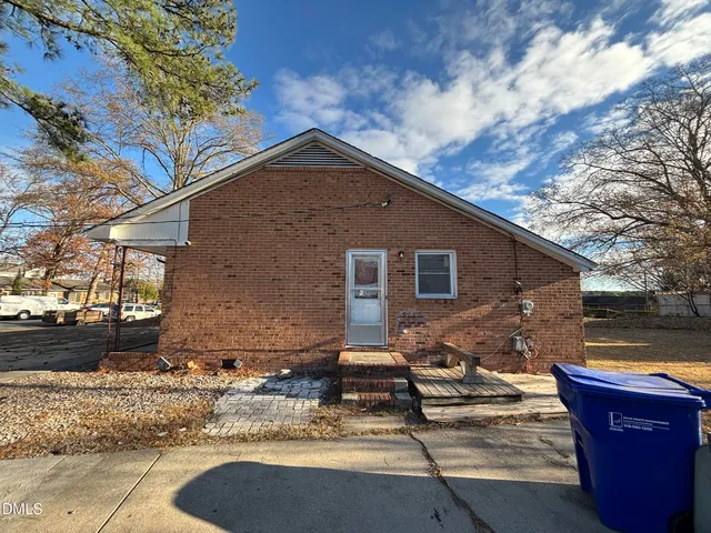 a view of a backyard of the house