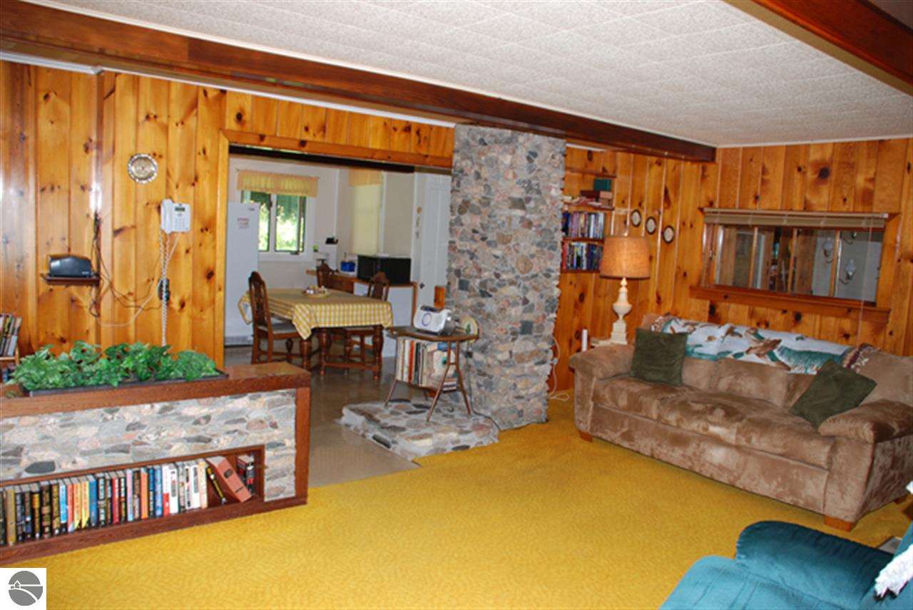 12393 Bluff Road Traverse City, MI 49686 - Photo 9 of 29 1775112-8.JPG