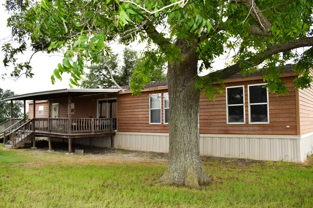 $999,999 | 443 County Road 280, Shiner, TX 77984