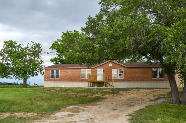 $999,999 | 443 County Road 280, Shiner, TX 77984