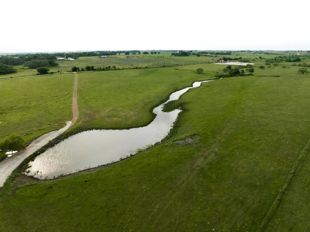 $999,999 | 443 County Road 280, Shiner, TX 77984