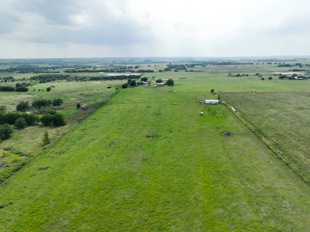 $999,999 | 443 County Road 280, Shiner, TX 77984