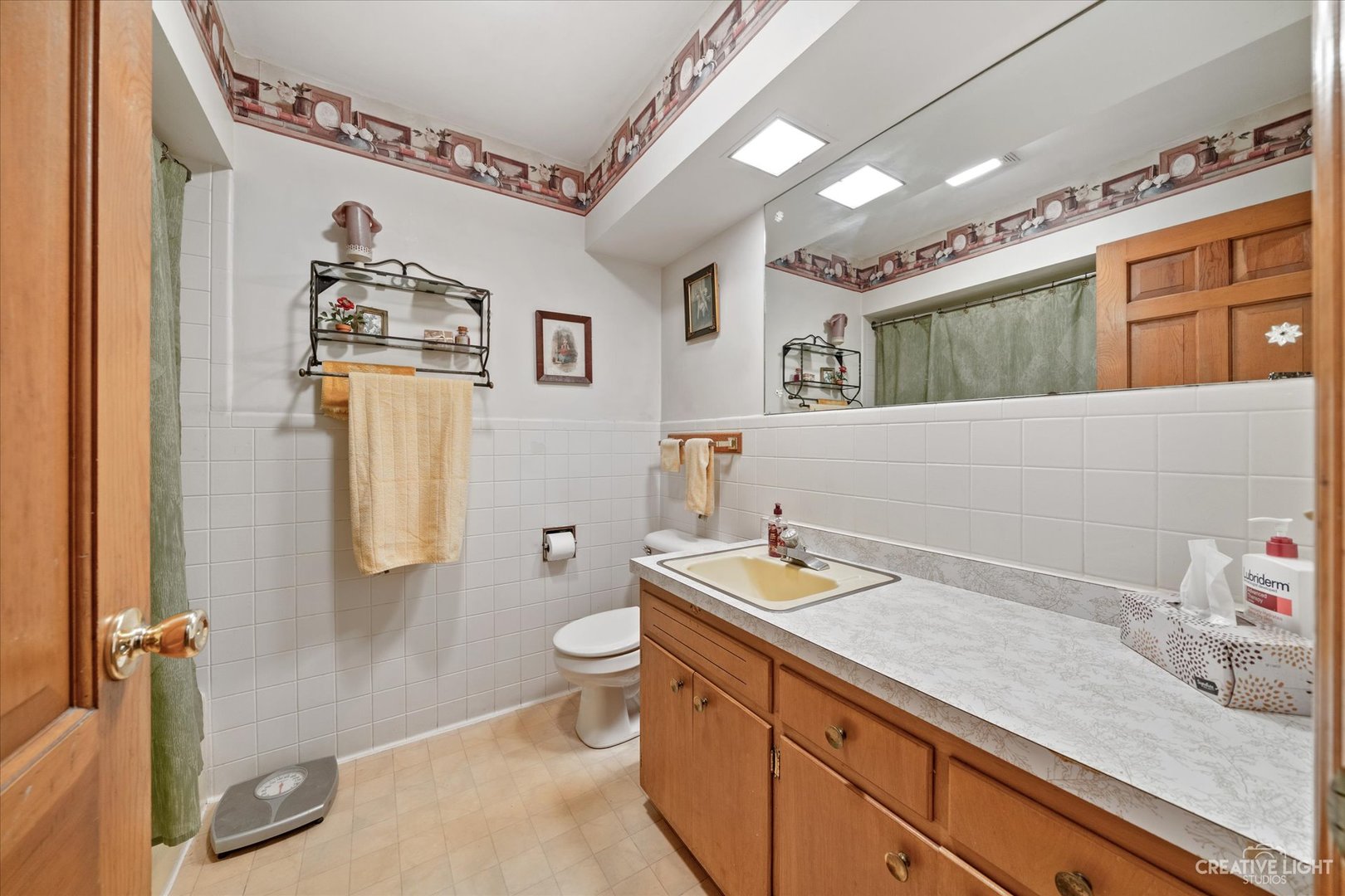 1268 North Randall Road Aurora, IL 60506 - Photo 15 of 28 a bathroom with a sink a mirror and a toilet