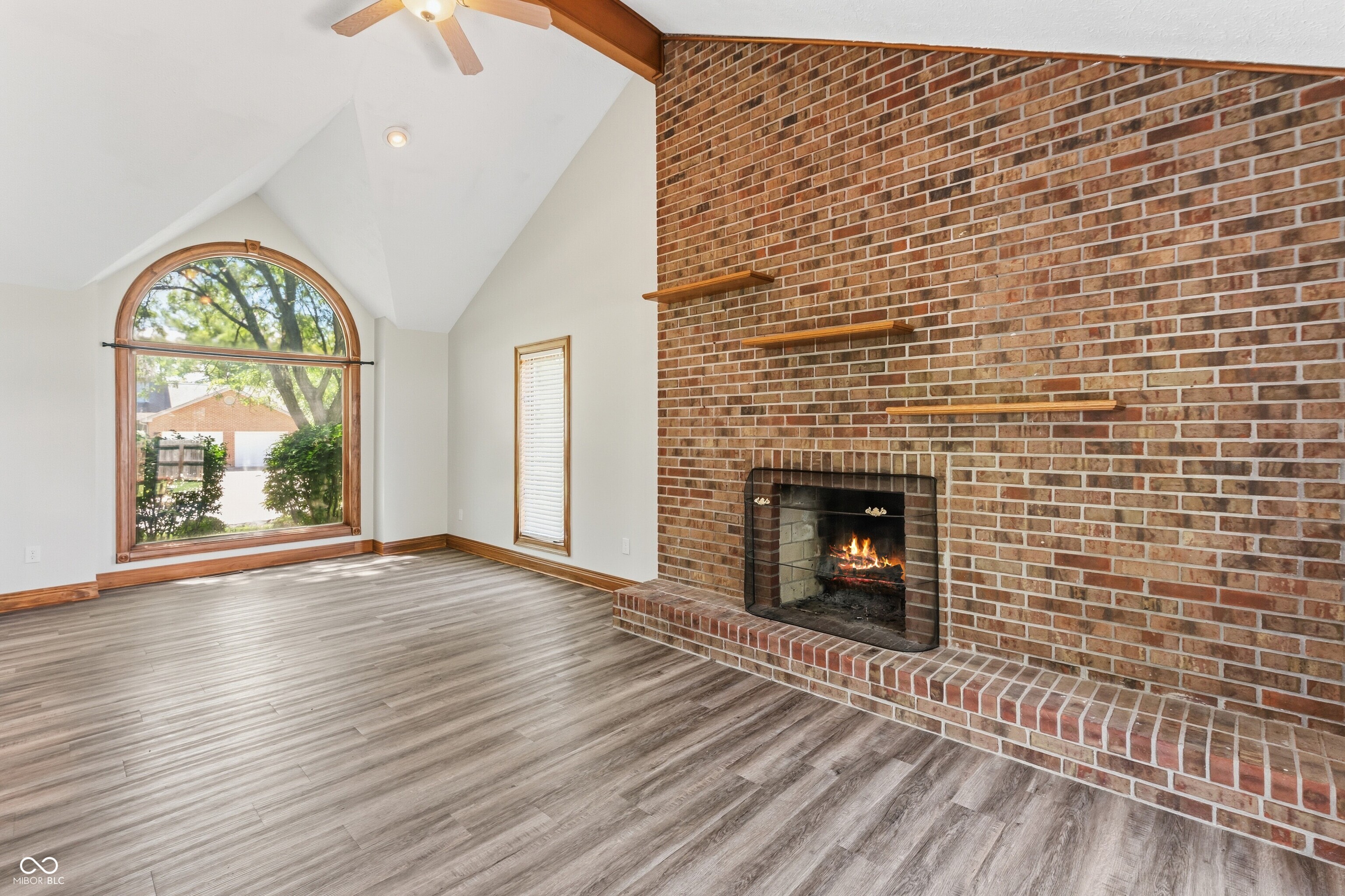 906 Hummingbird Lane Columbus, IN 47203 - Photo 6 of 43