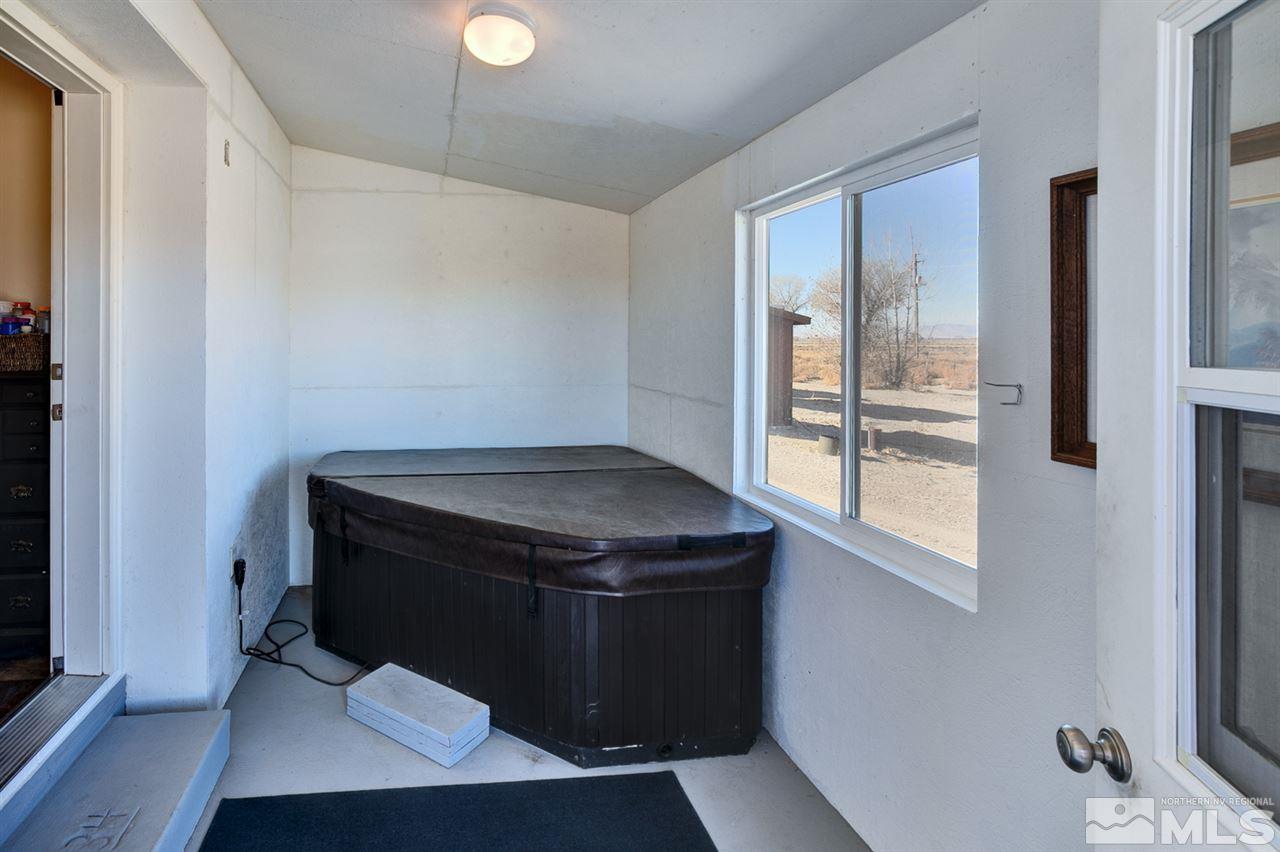 5954 Workman Road Fallon, NV 89406 - Photo 8 of 21 a utility room with washer and dryer