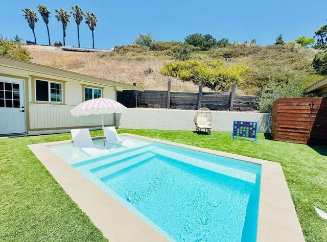 a view of a house with a backyard