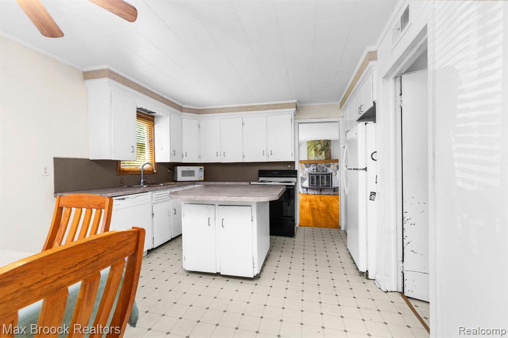 815 East Square Lake Road Troy, MI 48085 - Photo 13 of 27