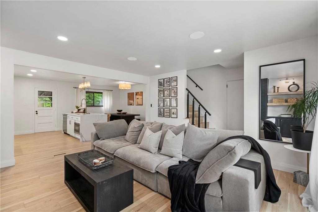 328 Thompson Run Road Pittsburgh, PA 15237 - Photo 4 of 29