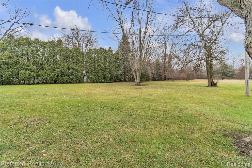 21982 Bell Road New Boston, MI 48164 - Photo 32 of 33