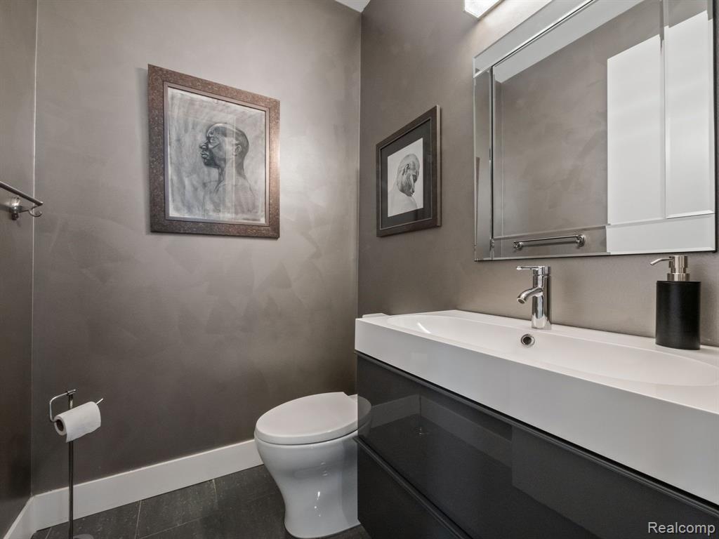 1733 Pembroke Road Birmingham, MI 48009 - Photo 16 of 33