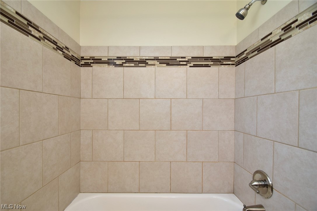 4242 Stilmore Road Cleveland, OH 44121 - Photo 19 of 34