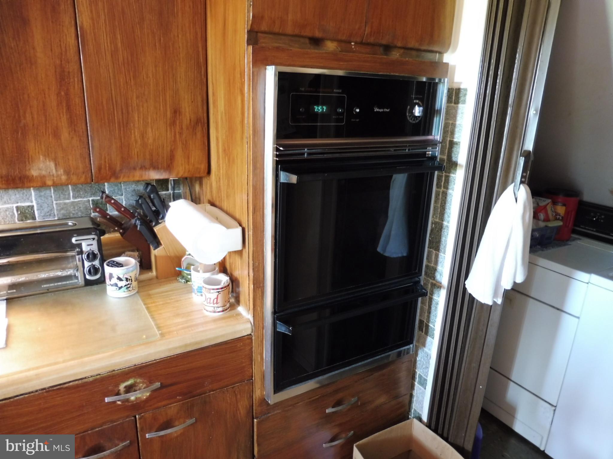 2138 Jasmine Road Baltimore, MD 21222 - Photo 11 of 24 Wall ovens