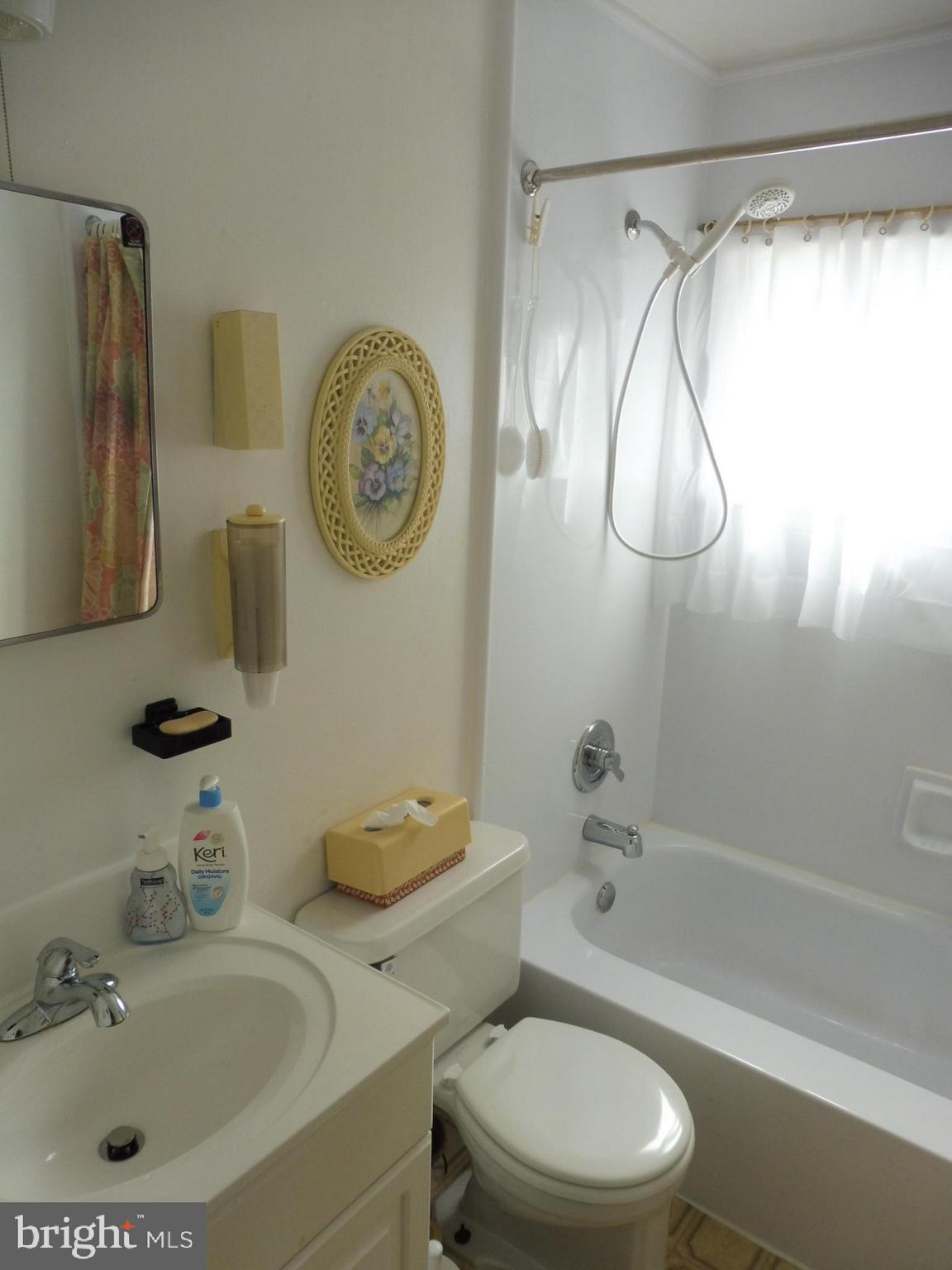 2138 Jasmine Road Baltimore, MD 21222 - Photo 16 of 24 Bedroom level full bath