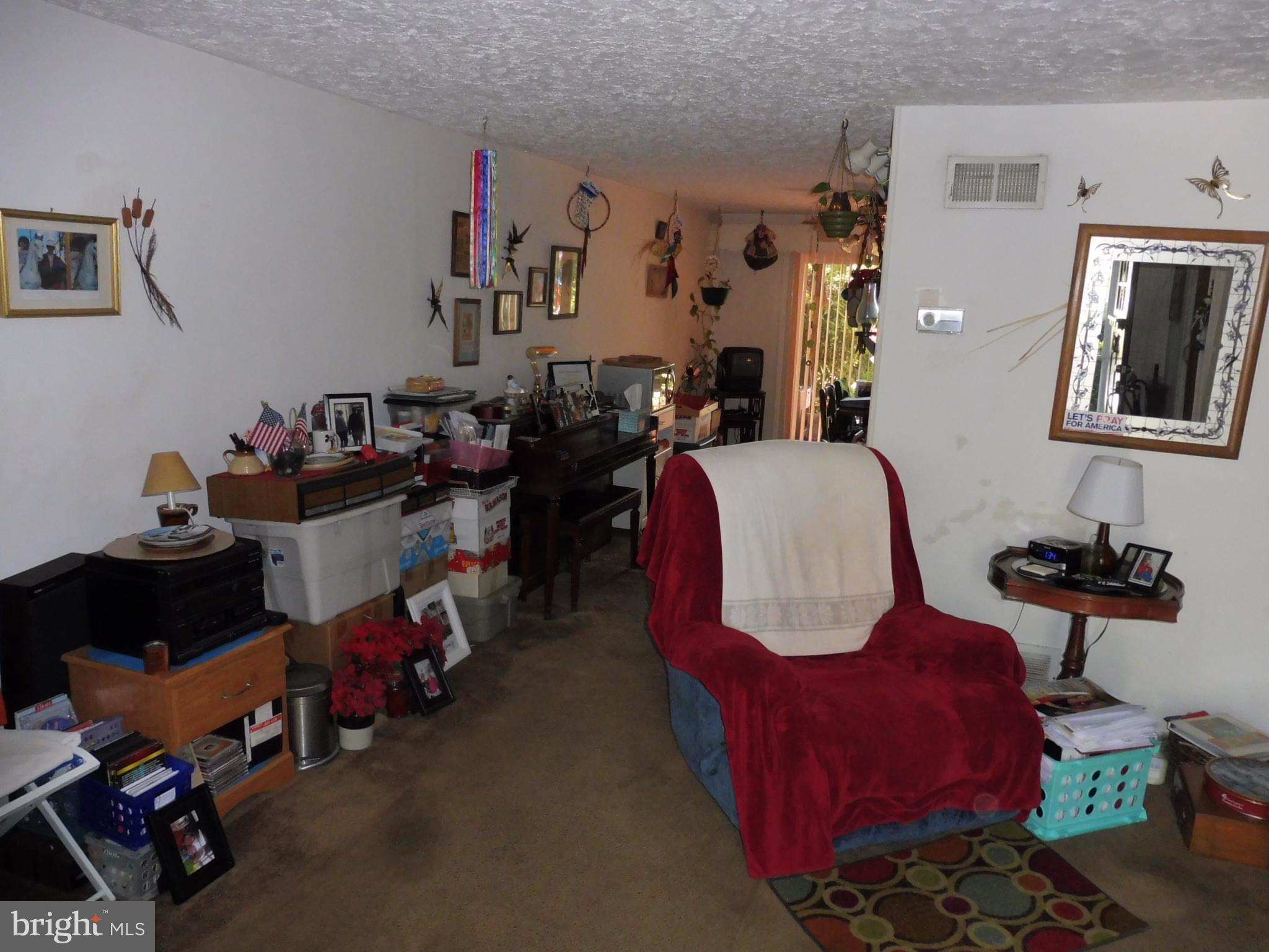 2138 Jasmine Road Baltimore, MD 21222 - Photo 5 of 24 Living room entry (pardon packing!)
