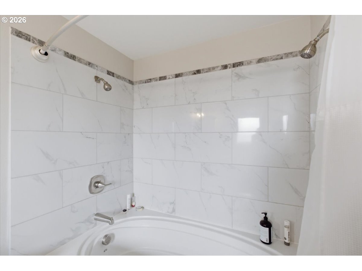 12008 Duck Inn Road Northeast Gervais, OR 97026 - Photo 24 of 48 a bathroom with a shower