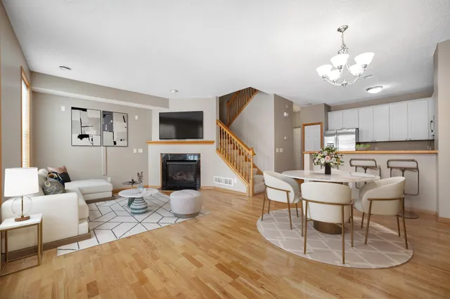 $2,150 | 7601 11th Street North, Oakdale, MN 55128