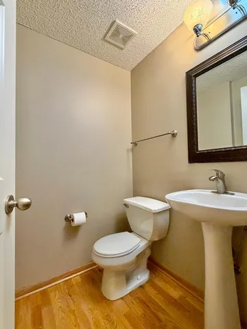 $2,150 | 7601 11th Street North, Oakdale, MN 55128