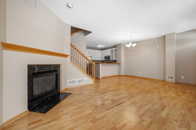 $2,150 | 7601 11th Street North, Oakdale, MN 55128