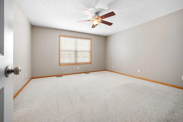 $2,150 | 7601 11th Street North, Oakdale, MN 55128