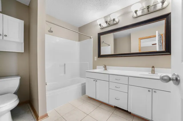 $2,150 | 7601 11th Street North, Oakdale, MN 55128