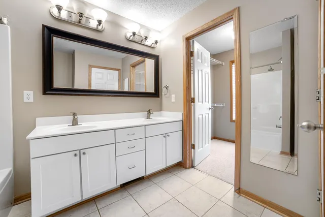 $2,150 | 7601 11th Street North, Oakdale, MN 55128