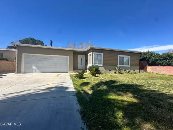 $2,600 | 44151 Hardwood Avenue, Lancaster, CA 93534