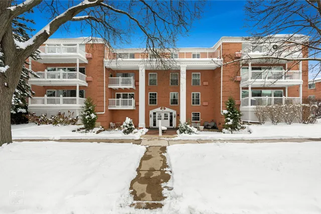 $239,900 | 81 6th Avenue, Unit 202, La Grange, IL 60525