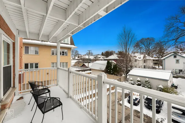 $239,900 | 81 6th Avenue, Unit 202, La Grange, IL 60525